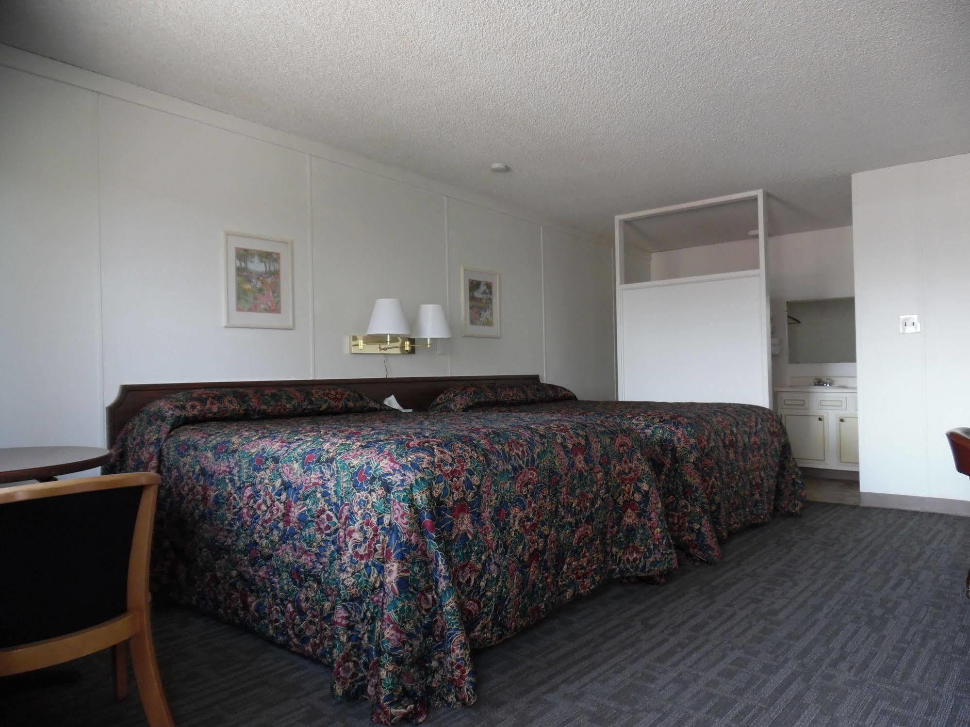 Budget Host Inn Форт Коллинс Экстерьер фото